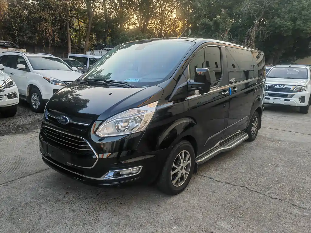 Ford Tourneo 2019 — фото 1