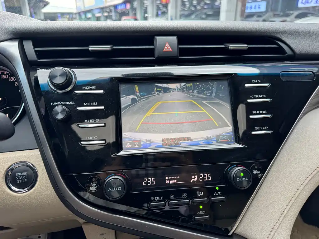 Toyota Camry 2018 — фото 12