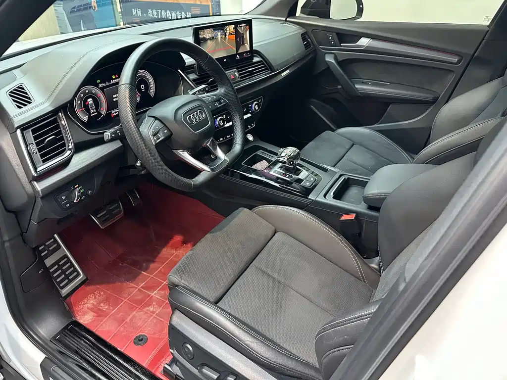 Audi Q5L Sportback 2023 — фото 15