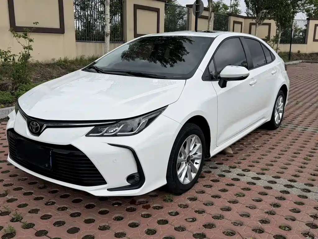 Toyota Corolla 2023 — фото 1