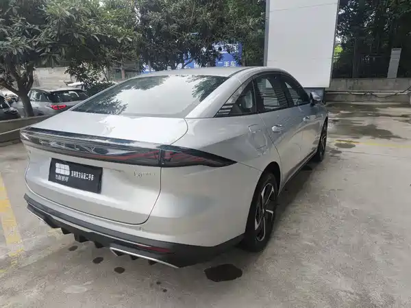 Geely Galaxy L6 2025