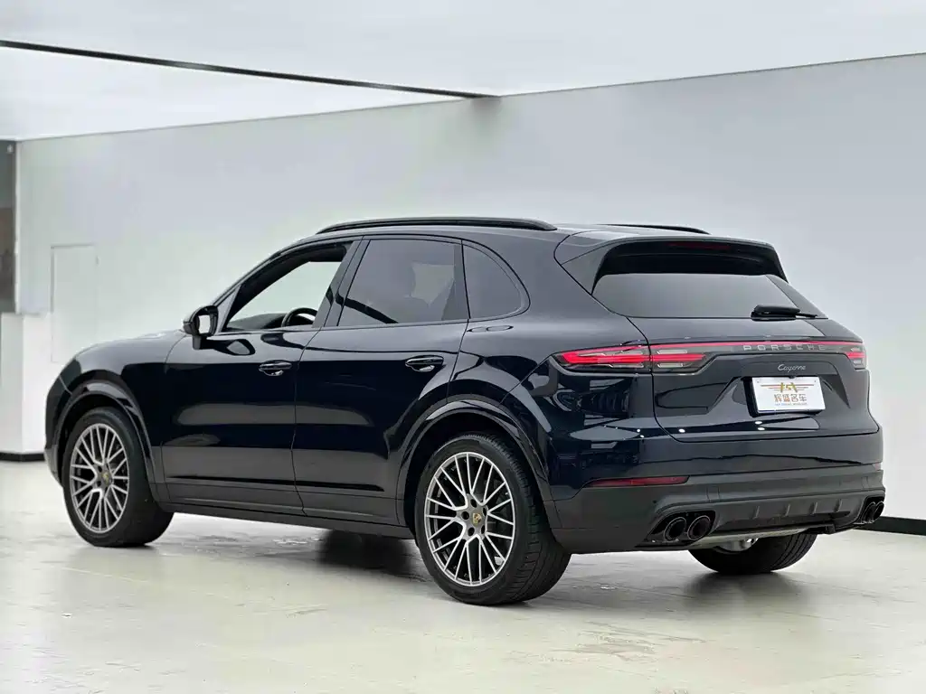 Porsche Cayenne 2023 — фото 10