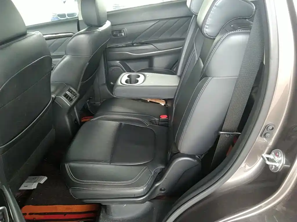 Mitsubishi Outlander 2020 — фото 24