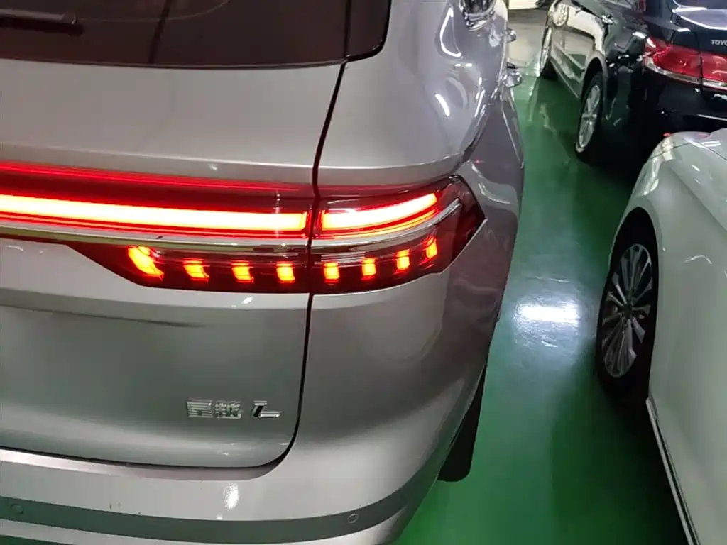 Geely Xingyue L 2022 — фото 8