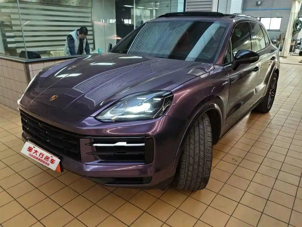 Porsche Cayenne Hybrid 2024 — фото 1
