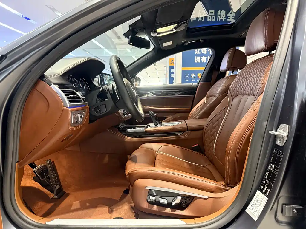 BMW 7 Series 2017 — фото 14
