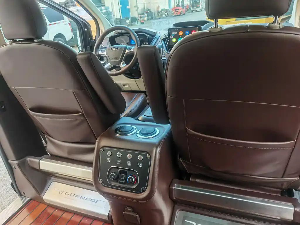 Ford Tourneo 2019 — фото 10