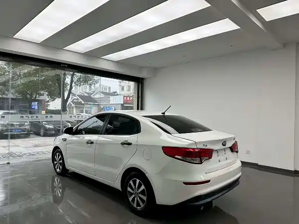 Kia K2 2015