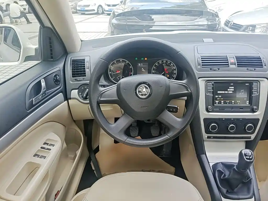 Skoda Octavia 2015 — фото 11