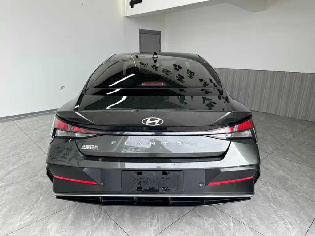Hyundai Elantra 2024