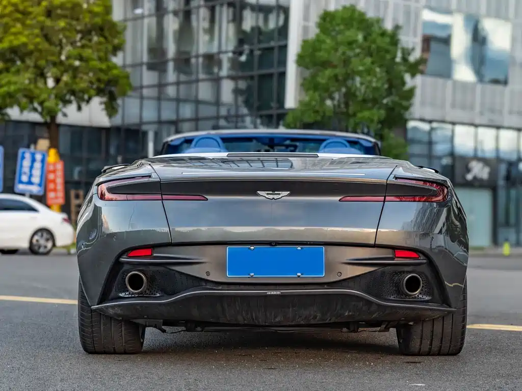 Aston Martin DB11 2018 — фото 5