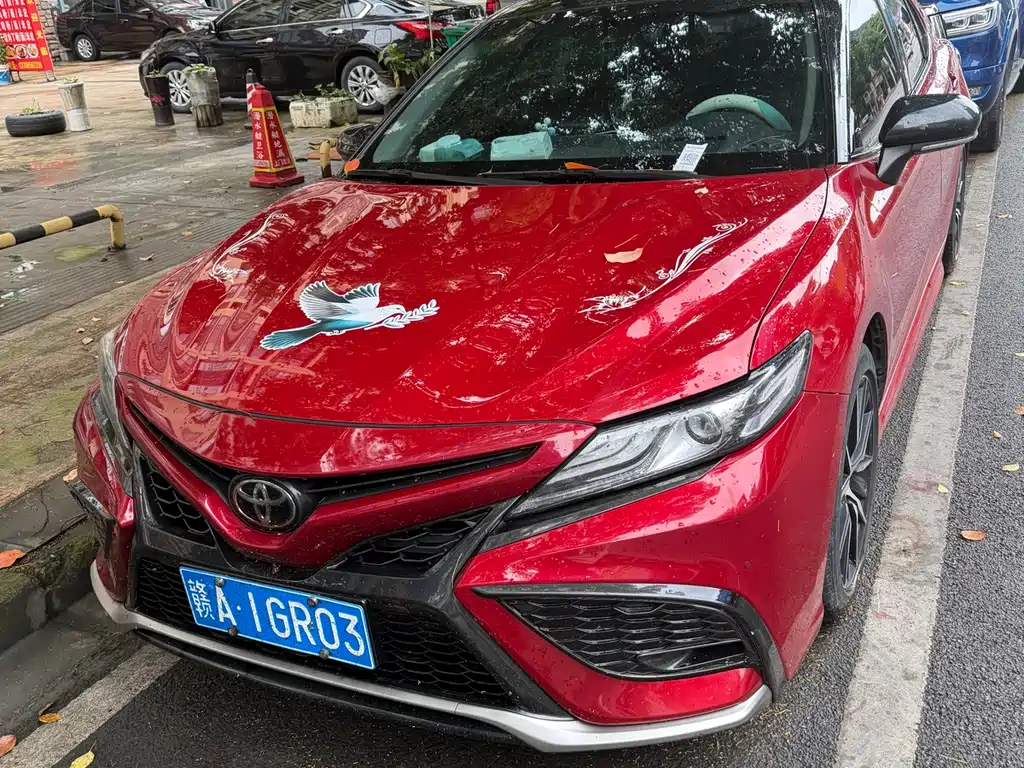 Toyota Camry 2022 — фото 1