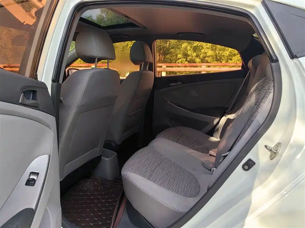 Hyundai Verna 2017 — фото 24