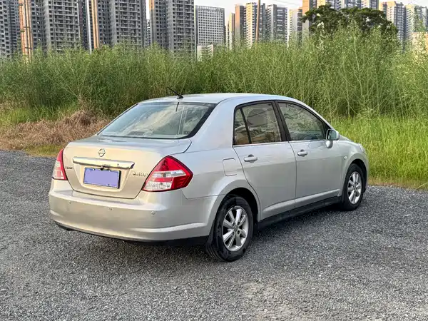 Nissan Tiida 2010