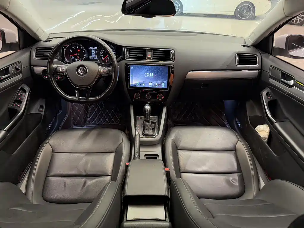 Volkswagen Sagitar 2018