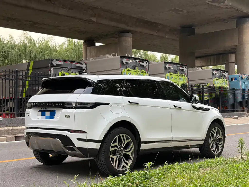 Land Rover Evoque 2023 — фото 4
