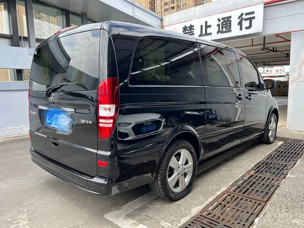 Mercedes-Benz Viano 2017 — фото 32