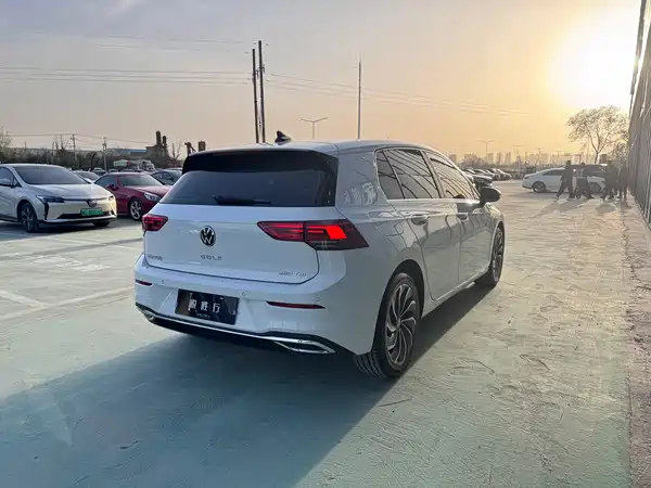 Volkswagen Golf 2023