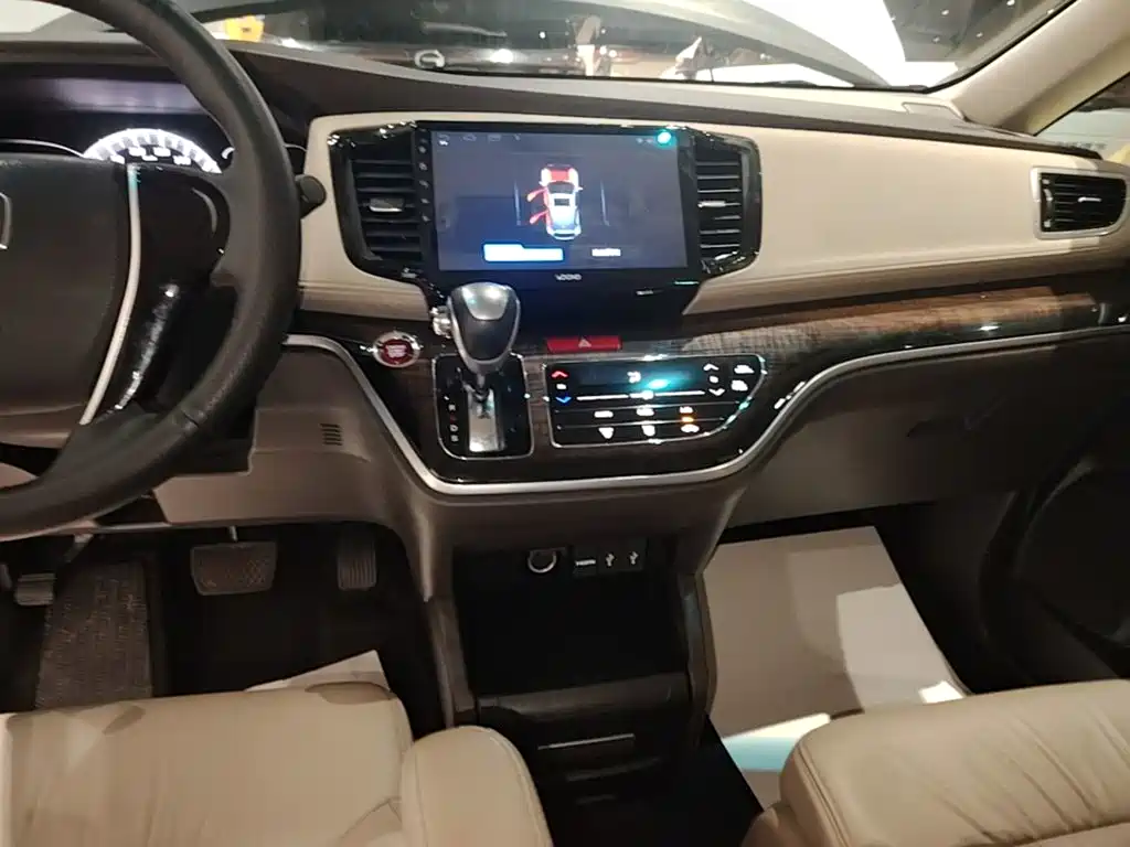 Honda Odyssey 2018 — фото 13