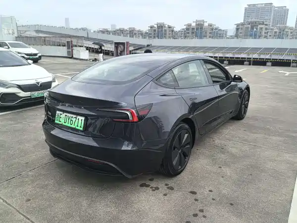 Tesla Model 3 2023