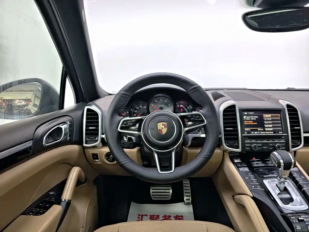 Porsche Cayenne 2015 — фото 24