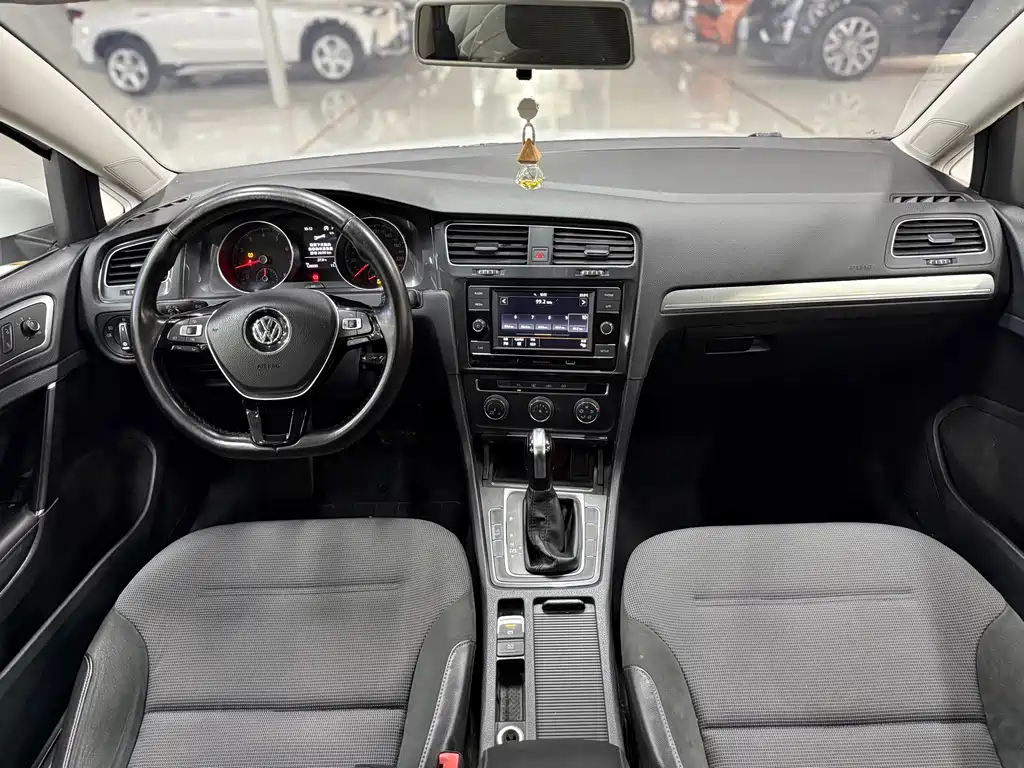 Volkswagen Golf 2018 — фото 10