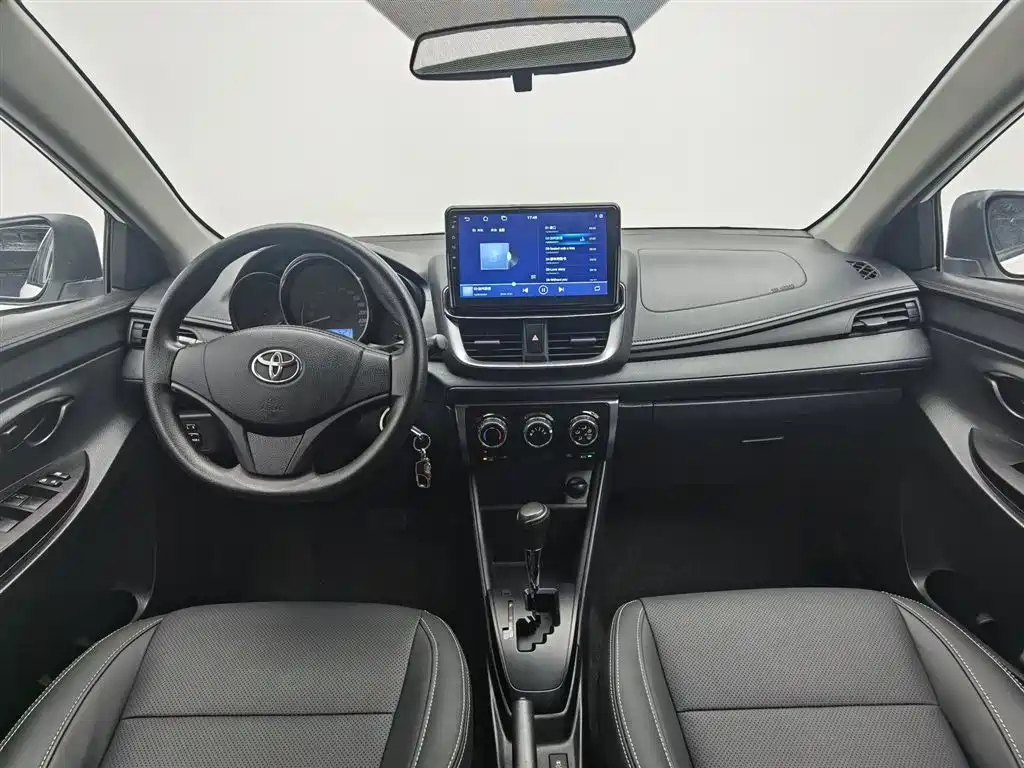 Toyota Yaris L 2020