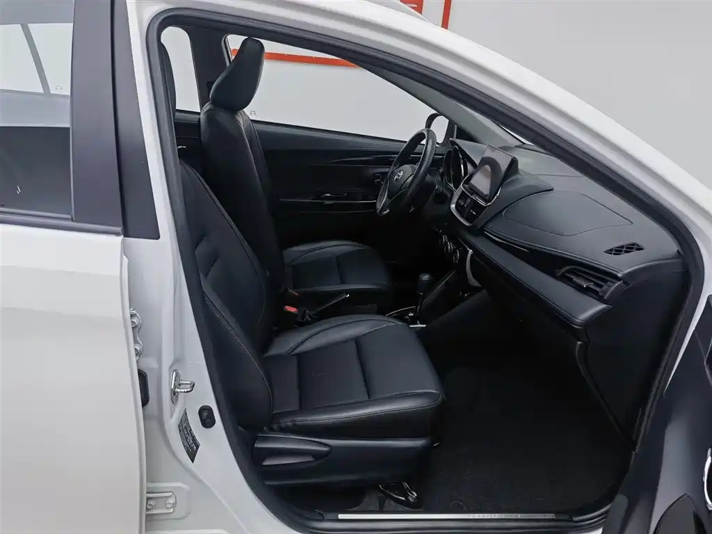Toyota Yaris L 2021 — фото 23