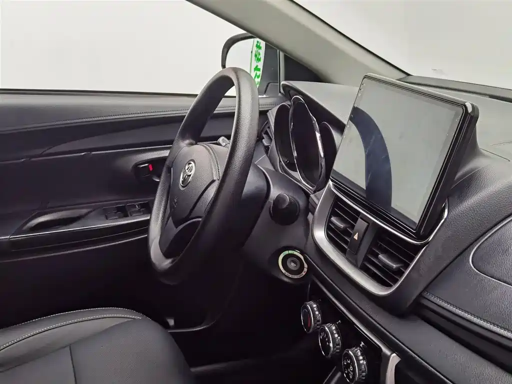 Toyota Yaris L 2020 — фото 22