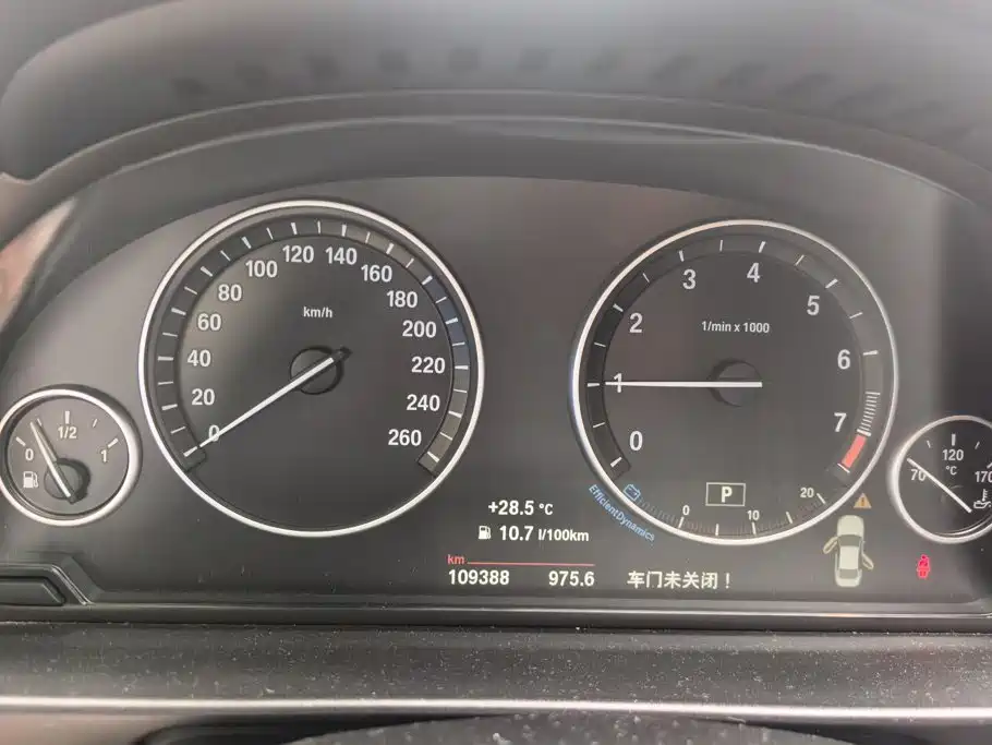 BMW 5 Series 2015 — фото 14