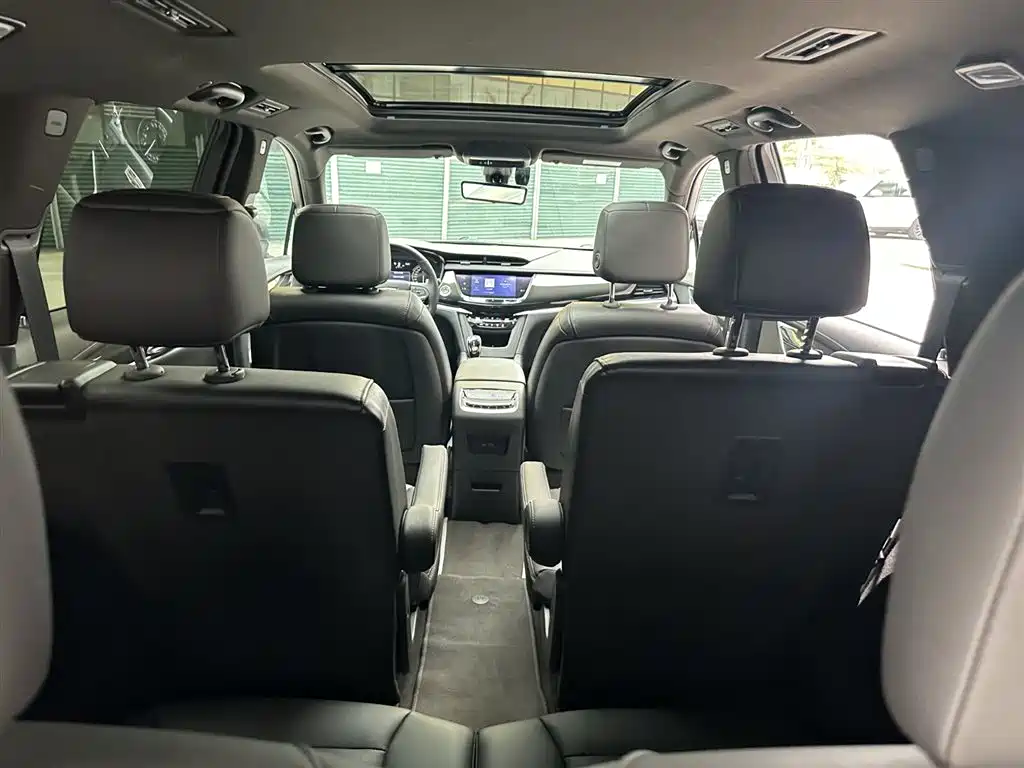 Cadillac XT6 2023 — фото 9