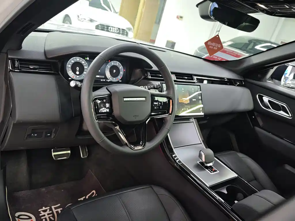 Land Rover Range Rover Velar 2024 — фото 11