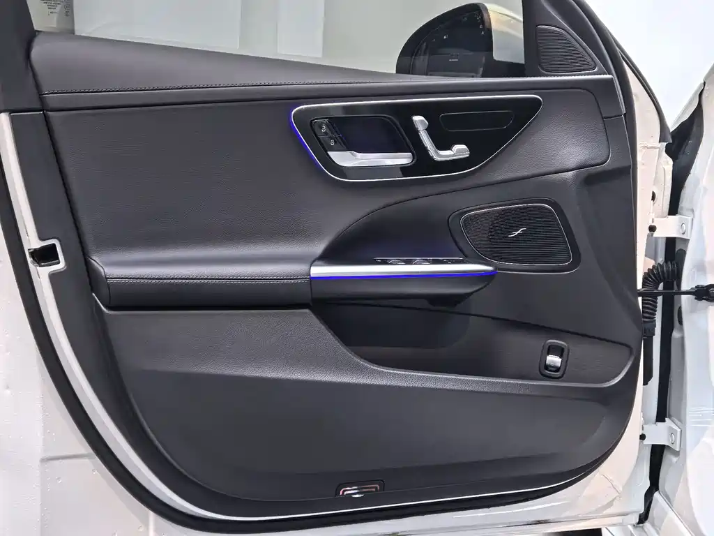 Mercedes-Benz C-Class 2024 — фото 12