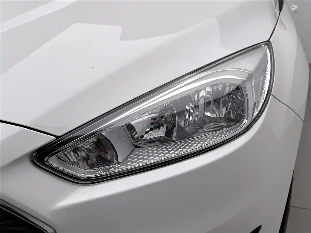 Ford Focus 2018 — фото 7