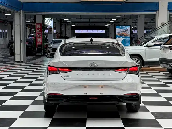 Hyundai Elantra 2023