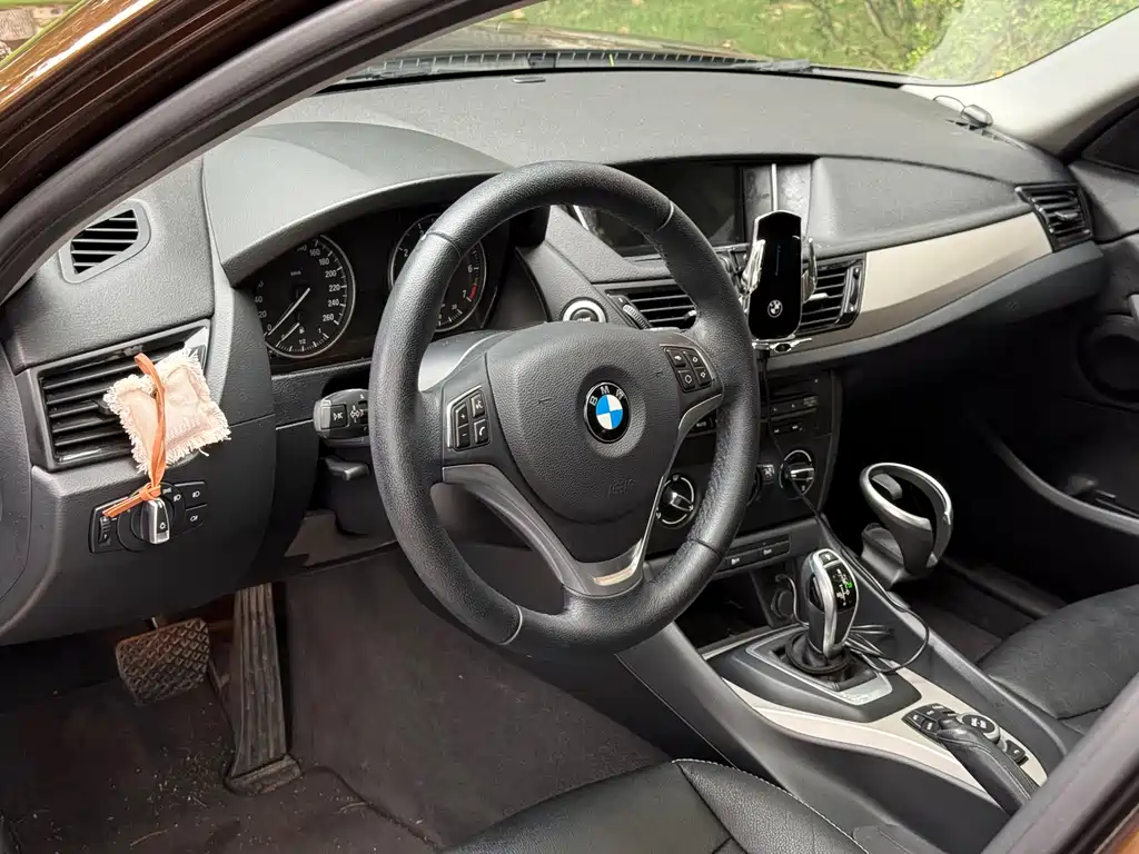 BMW X1 2015 — фото 9