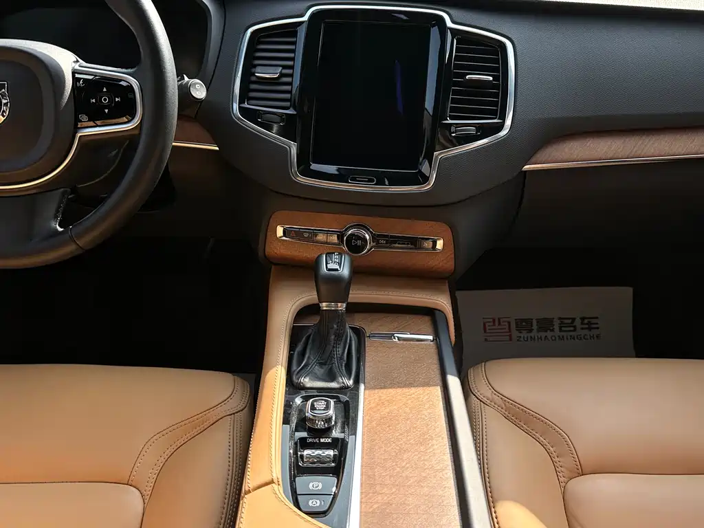 Volvo XC90 2018 — фото 20