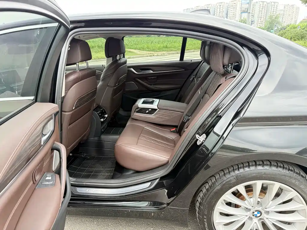 BMW 5 Series 2020 — фото 17