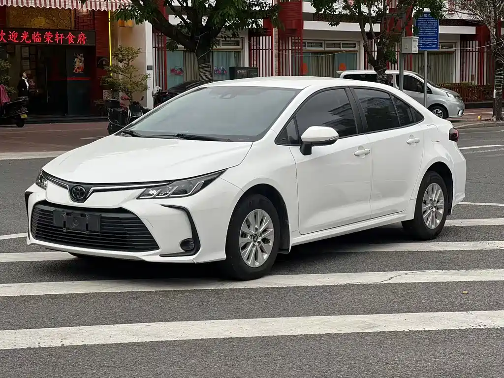Toyota Corolla 2021 — фото 1