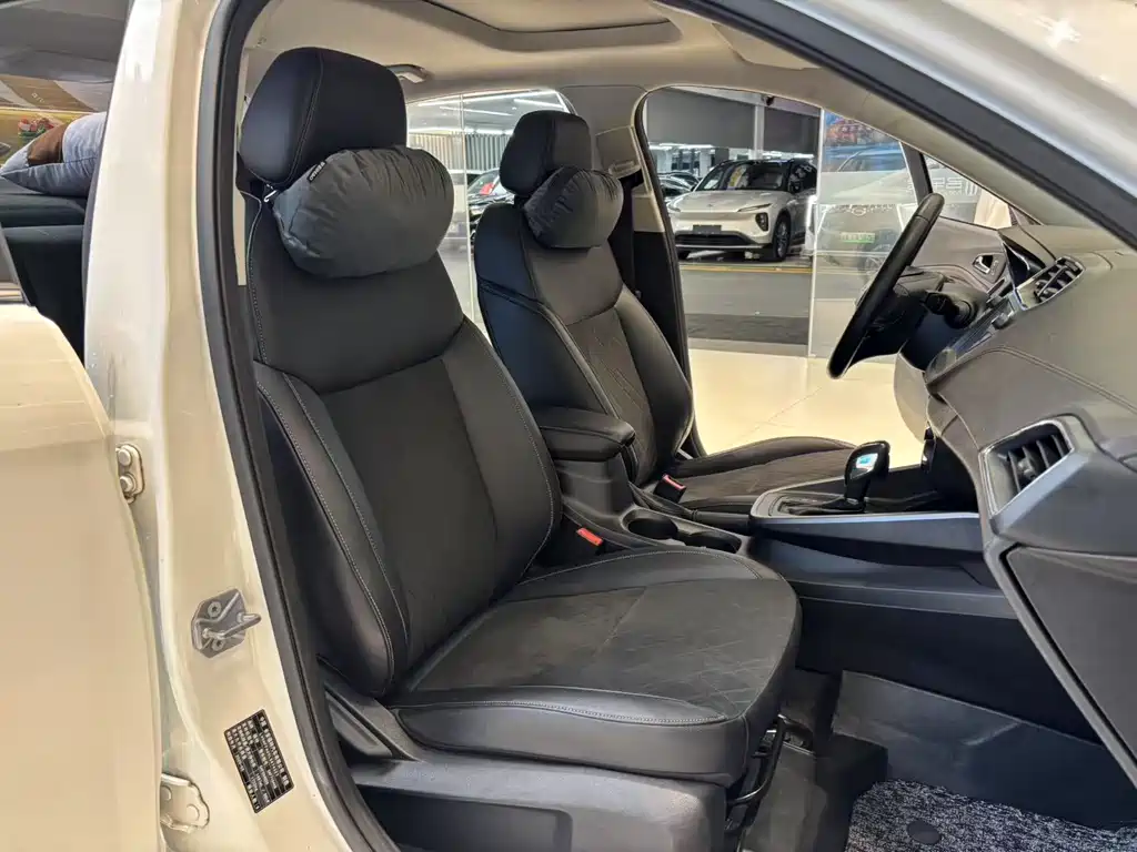 Ford Escort 2020 — фото 14