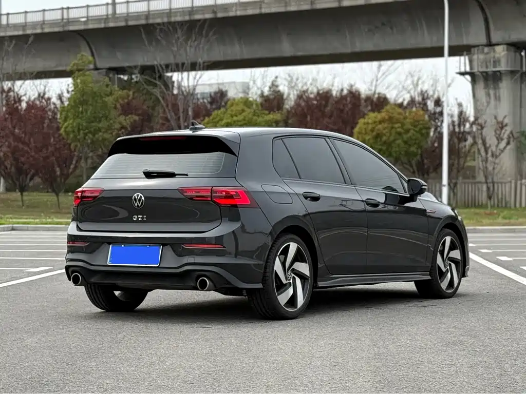 Volkswagen Golf GTI 2022 — фото 6