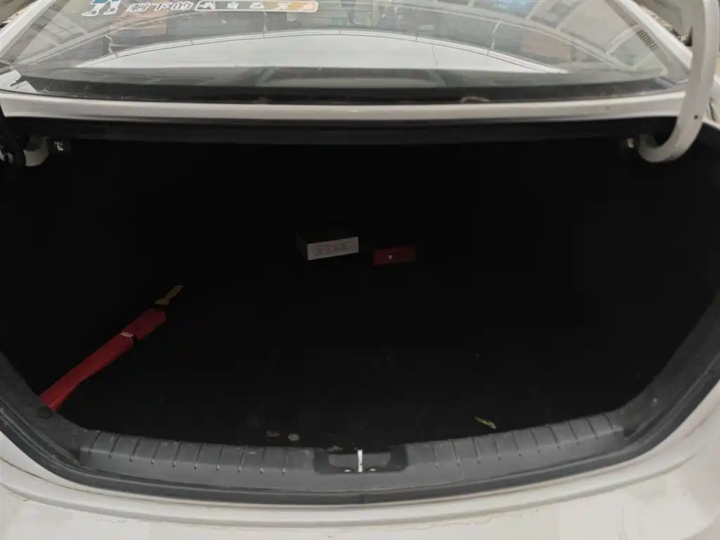 Hyundai Elantra 2020 — фото 19