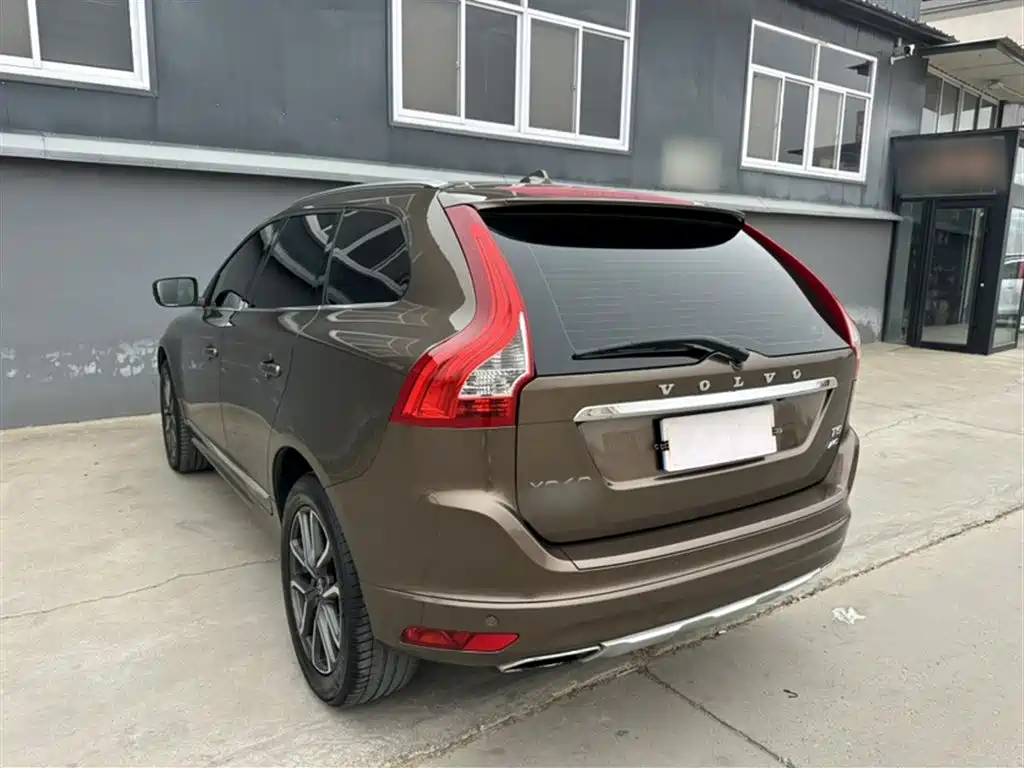 Volvo XC60 2018 — фото 19