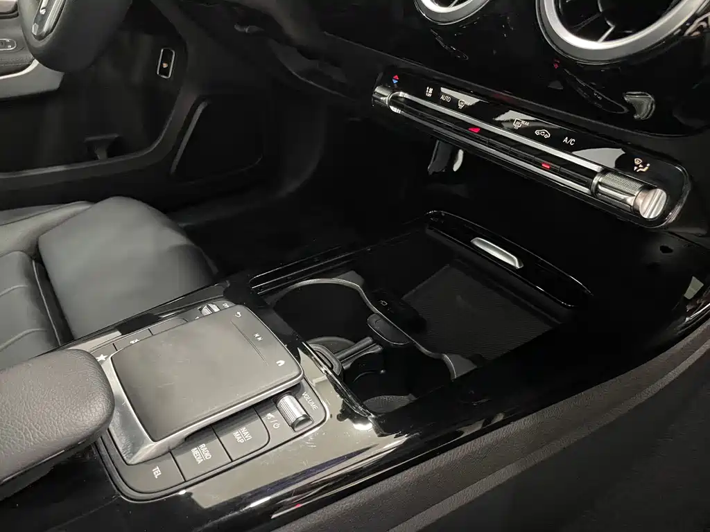Mercedes-Benz A-Class 2022 — фото 11