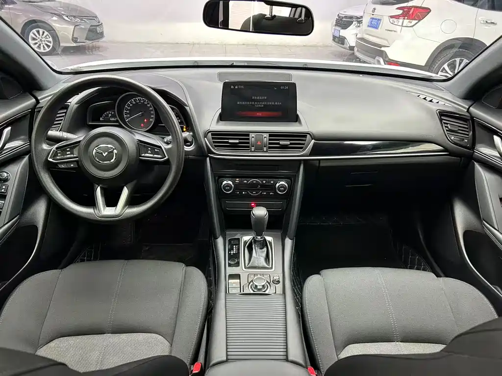 Mazda CX-4 2023 — фото 18