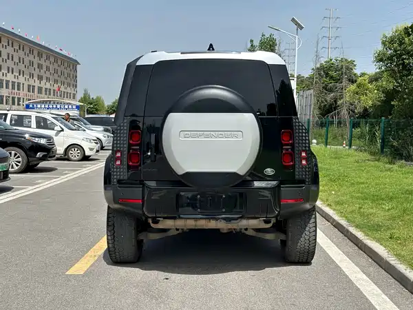 Land Rover Defender 2021