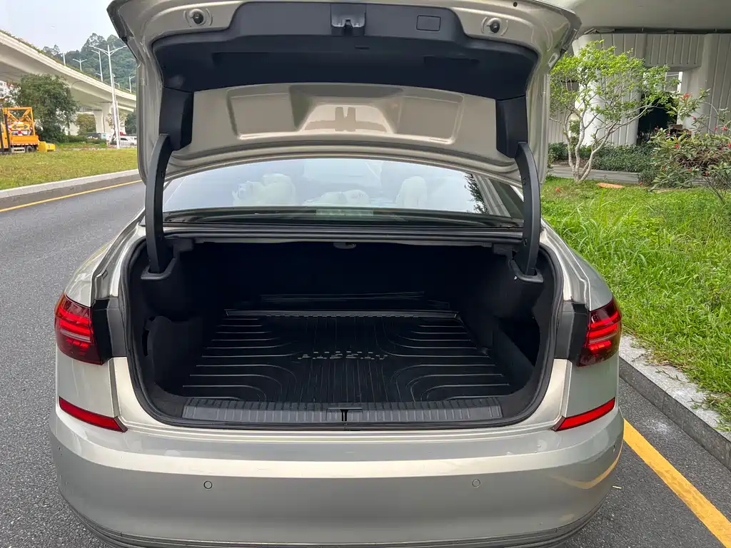 Volkswagen Passat PHEV 2019 — фото 8