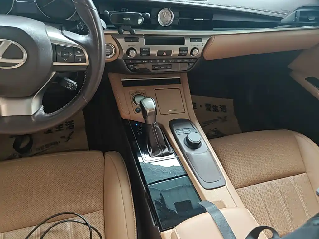 Lexus ES 2018 — фото 14