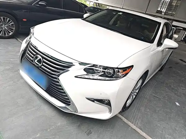 Lexus ES 2018