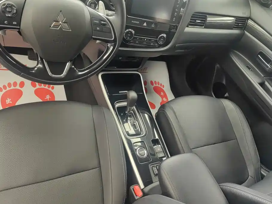 Mitsubishi Outlander 2019 — фото 16